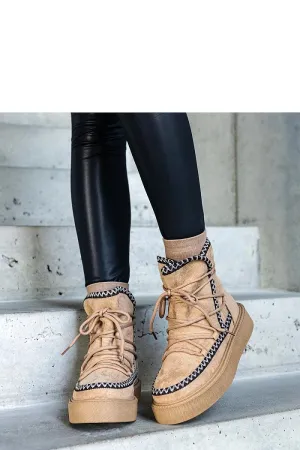 Beige snow boots on the Mckenzie platform