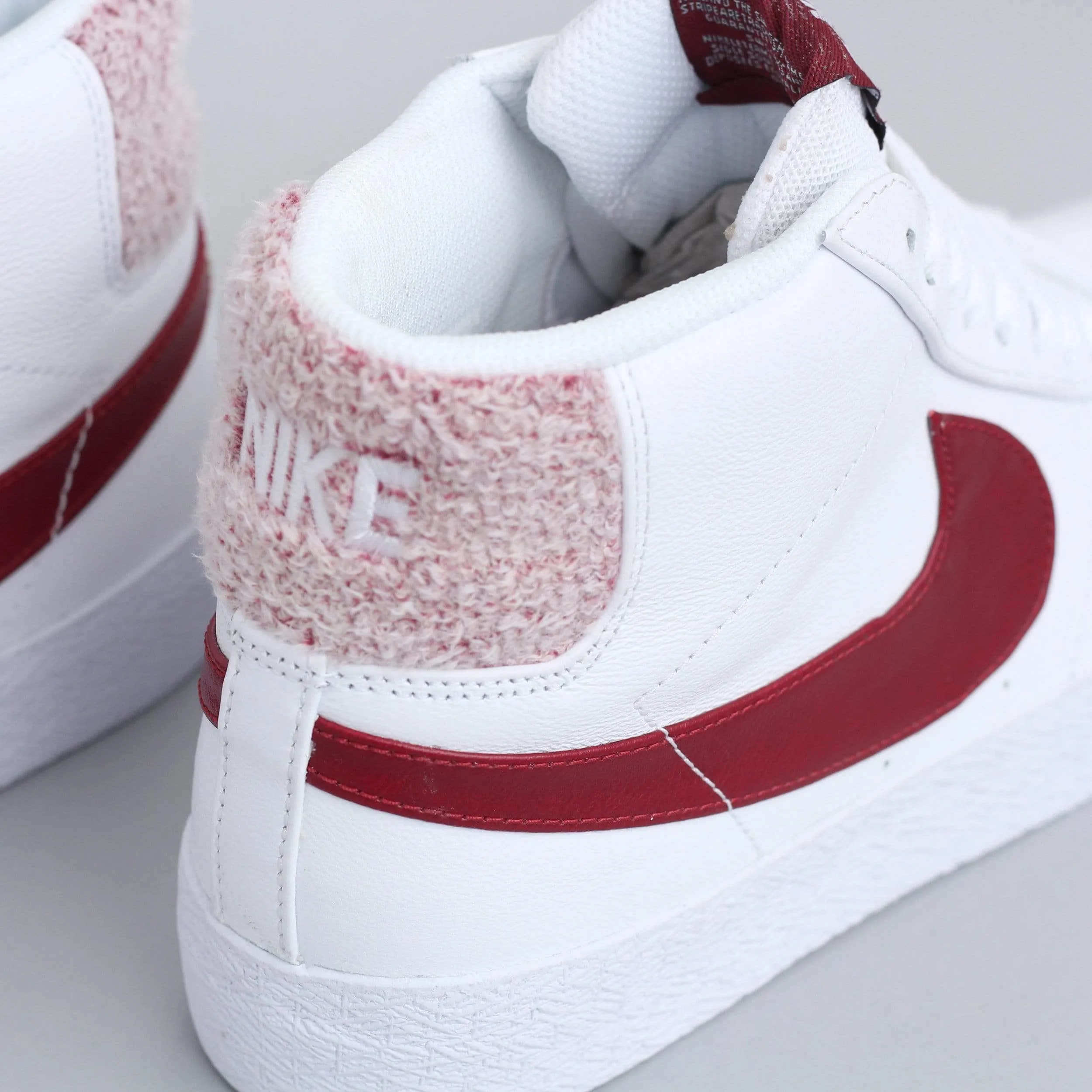 Nike SB Blazer Mid Premium Shoes White / Team Red