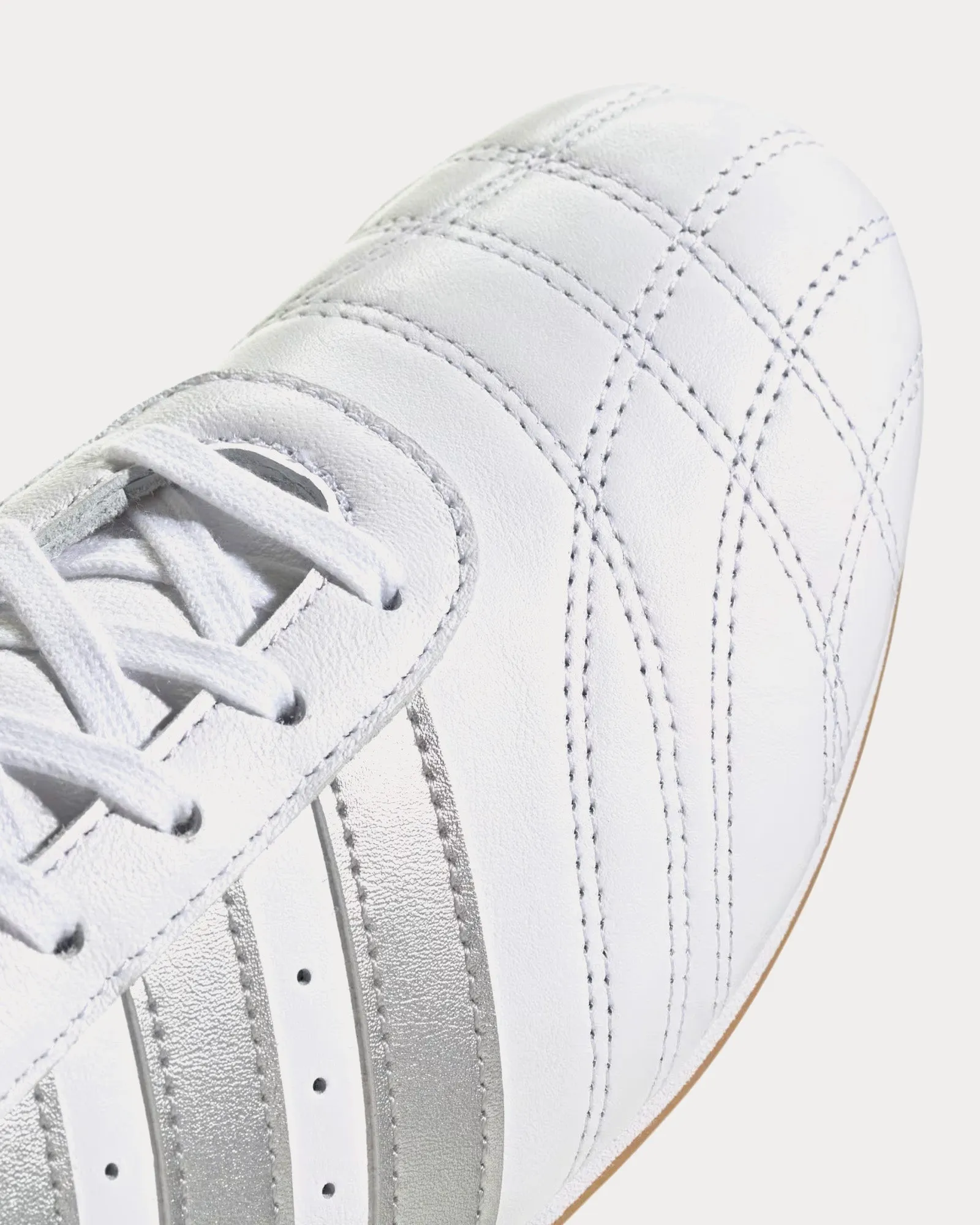 Taekwondo Cloud White / Silver Metallic / Gum Low Top Sneakers